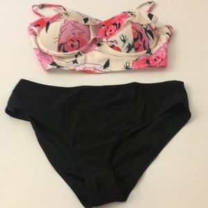 NWOT floral bikini